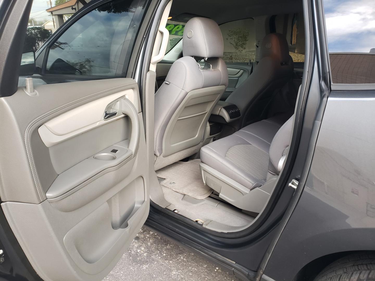 2014 /gray and lite gray Chevrolet Traverse ls (1GNKRFED7EJ) with an 3.6L V6 DOHC 24V engine, 4-Speed Automatic transmission, located at 323 E Dunlap Ave., Phoenix, AZ, 85020, (602) 331-9000, 33.567677, -112.069000 - 2014 Chevrolet Traverse LS,.......EXCELLENT condition,.... Ice Cold A/C, Gray and lite gray interior with lite gray cloth seats in near perfect condition, 3RD row seating, Rear AC, New brakes, Tune up, Touch screen Stereo/CD Player, Bluetooth, Phone sync, Backuup camera, Satellite, This suv is gorge - Photo#10